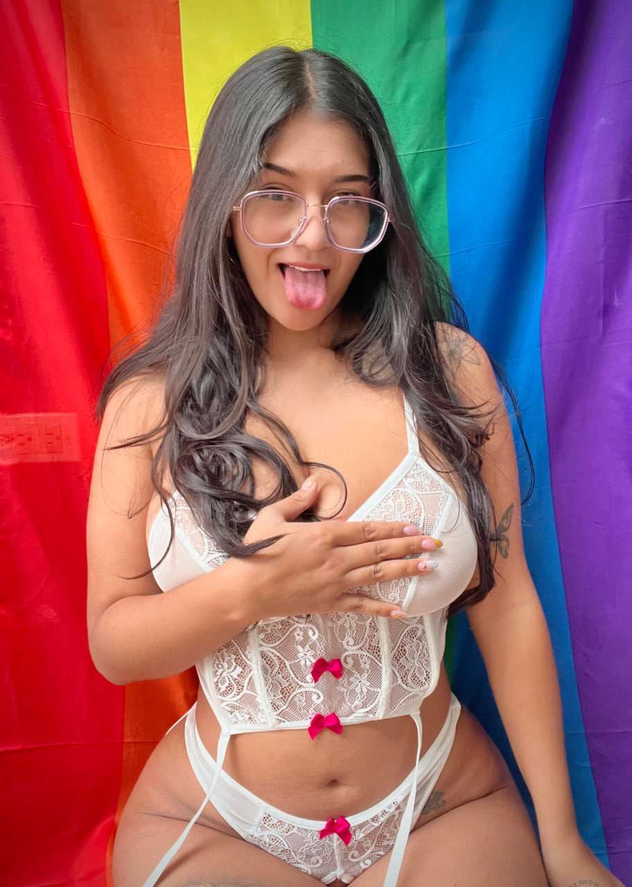 BUSTY MOLLY BUSTY MOLLY