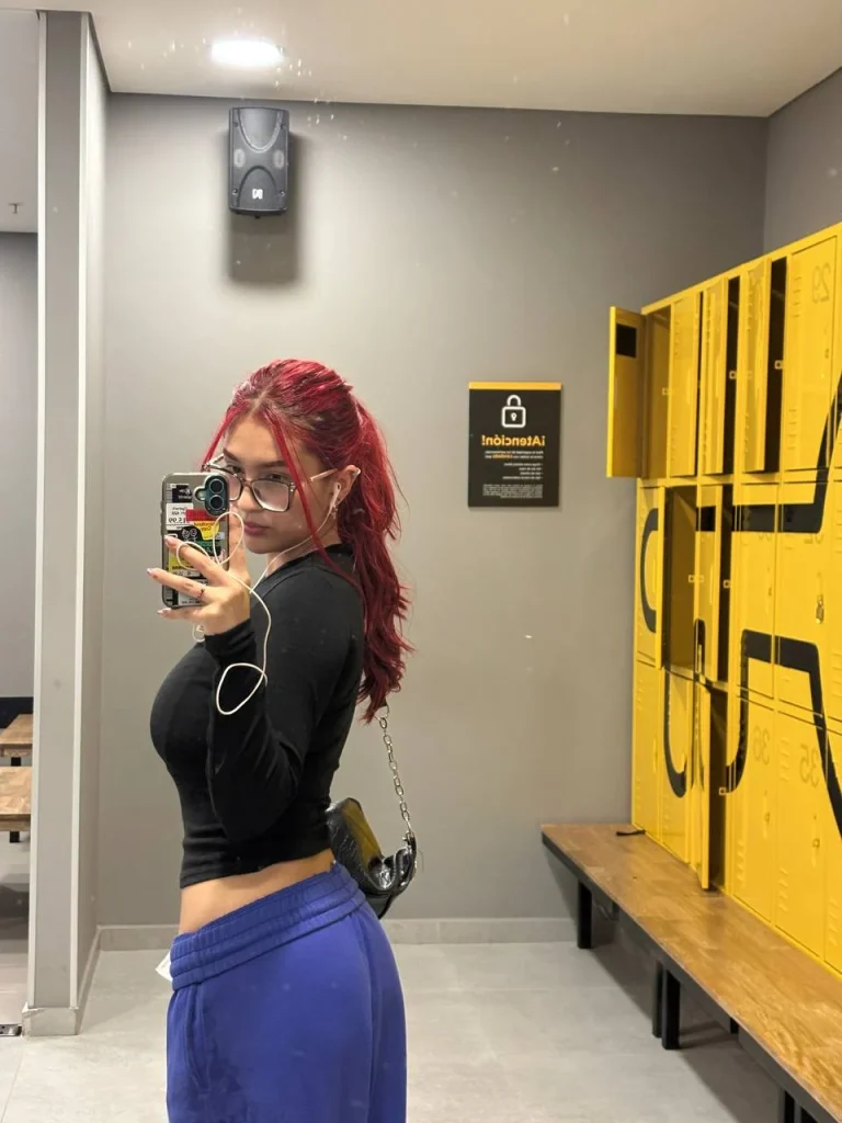 BUSTY MOLLY OnlyFans Model