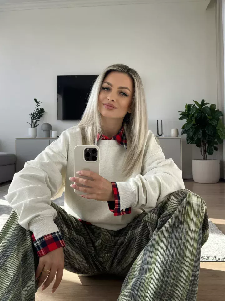 SARAH HART OnlyFans Model
