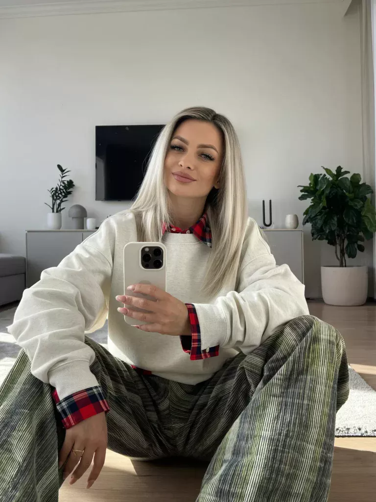 SARAH HART OnlyFans Model