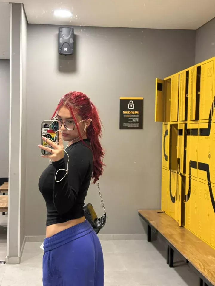 BUSTY MOLLY OnlyFans Model